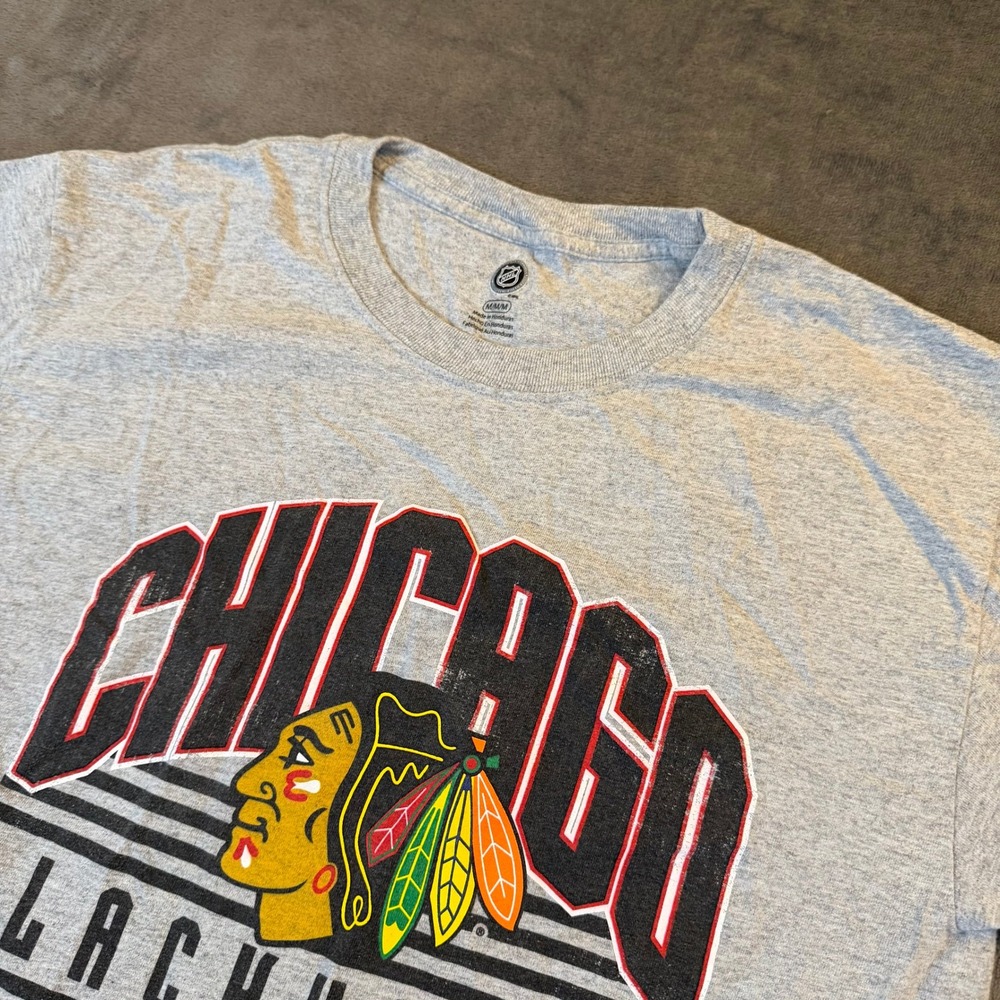 NHL Chicago Blackhawks T Shirt‎ Mens Medium Gray Graphic Screen Print Tee